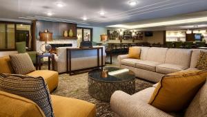 a large living room with couches and a bar at Best Western Plus New Ulm in New Ulm