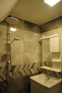 a bathroom with a shower and a sink at Family House Quba, Guba, Qeçreş,Qəçrəş,Qecresh in Qǝçrǝş
