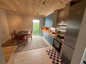 a kitchen with a table and chairs and a dining room at Malnestomten in Henningsvær