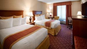 Postel nebo postele na pokoji v ubytování Best Western PLUS Morristown Inn-Florham Park