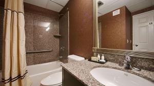 Koupelna v ubytování Best Western PLUS Morristown Inn-Florham Park