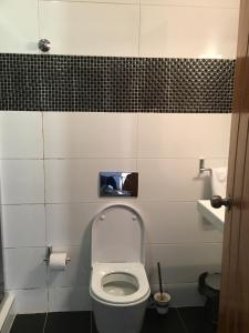 a bathroom with a toilet with the lid up at HOTEL GANI in Manjacaze +3 photos