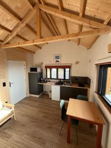 a kitchen and living room with a table and chairs at La Cabane - Studio à la campagne avec Clim - Annecy 15 min in Marcellaz-Albanais