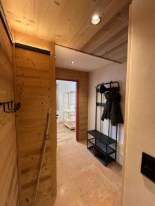 a hallway with a wooden door in a room at Le Plainpalais - 4pers - Balcon vue Montagnes in Les Déserts
