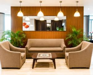 a lobby with two couches and a coffee table at Hotel Meenakachi Resort in Brahmapur