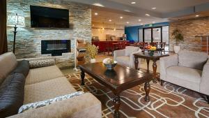 a living room with couches and a fireplace at Best Western Sky Valley Inn in Monroe