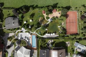 an overhead view of a house with a yard at VAYA Lechtal in Elbigenalp