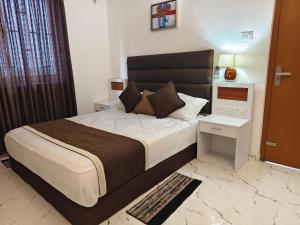 a bedroom with a large bed in a room at krishna madhavam in Guruvāyūr