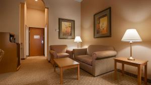 Posezení v ubytování Best Western Plus New Caney Inn & Suites