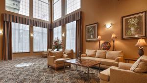Posezení v ubytování Best Western Plus New Caney Inn & Suites
