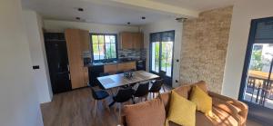 a kitchen and dining room with a table and chairs at Ker Giz 14 in Arzon