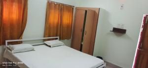 a hospital room with a bed and a mirror at Mayurbhanj Stay Inn in Baripāda