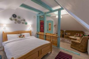 a bedroom with a bed and a living room at Casa cu Cerdac in Nucşoara