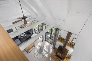 an overhead view of a living room with a fireplace at Cedar Country Retreat in Halls Gap