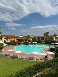 a large swimming pool with chairs and umbrellas at Dimora sul mare in Policoro