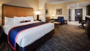 Postel nebo postele na pokoji v ubytování Best Western Plus Ardmore Inn & Suites
