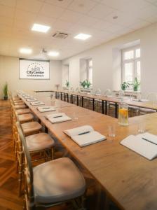 a large conference room with a long table and chairs at City Center Rooms Piotrkowska 91 in Łódź