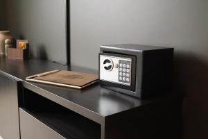 a clock sitting on top of a table at Arctic City Suites 1 in Kirkenes