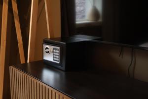 a microwave sitting on top of a table at Arctic City Suites 2 in Kirkenes