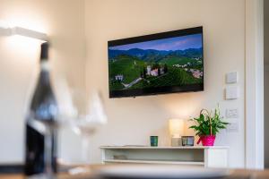 a flat screen tv hanging on a wall at Residence Da Marco in Pieve di Soligo