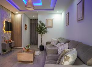 a living room with a couch and a table at Modern Hammamet Stay Pool & Beach in Hammamet Sud