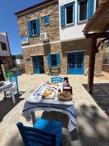 Gallery image of BLUE GALLEY GUEST HOUSe in Gokceada Town