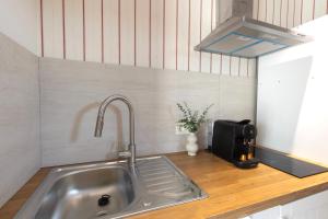 a kitchen counter with a sink and aaucet at La Casa Contenedor Loft in Zaragoza