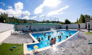 a group of people playing in a swimming pool at Pensiunea Mountain King in Sâmbăta de Sus