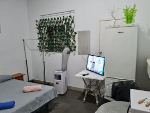 a room with a bed and a desk with a laptop at Casa OASIS in Almonte