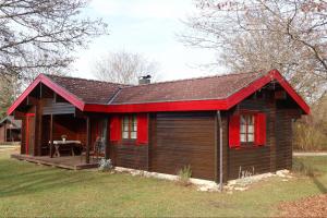 a small house with a red roof and a porch at Ferienhaus Neckar 70 in Hayingen