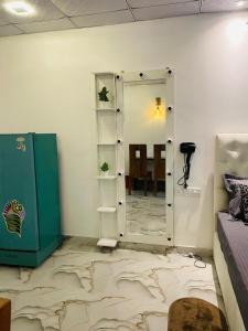 a room with a mirror and a room with a bed at Coastal Bliss in Dickwella