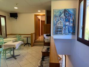 a room with a painting of a building on the wall at Hotel Adua in Venice