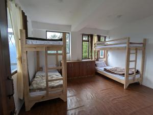 a room with two bunk beds in a house at Mochilero Homestead in Pelling