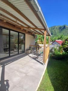 a patio with awning and a table and chairs at Bungalow P&P in Entre-Deux