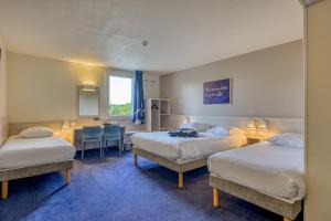 a hotel room with two beds and a desk at ACE Hôtel Bordeaux Carbon Blanc in Carbon-Blanc +16 photos