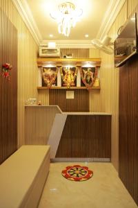 a room with a bench and a rug on the floor at Sri Balakrishna Residency in Thiruchendur