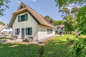 an old house with a thatched roof at Ferienhaus Baltic Huus in Zirchow