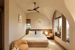 a bedroom with a bed and a ceiling fan at LeCloud Dalat Hotel in Khu Chi Lăng