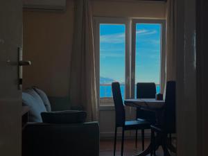 a room with a table and two chairs and a window at Apartments Roncevic #JOKO# in Gradac