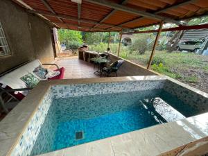 a swimming pool in the middle of a backyard at GranjaKatKery in Cerro Azul