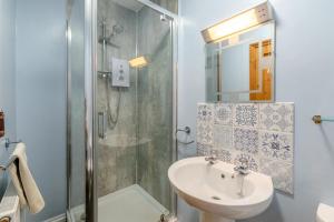 a bathroom with a sink and a shower at 3 Bed in Bodmin oc-ltbra in Cardinham +22 photos