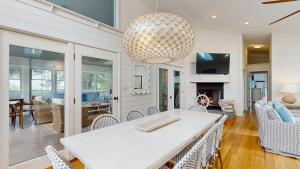 a living room with a white table and chairs at Dewey Beach 102 Jersey St in Dewey Beach