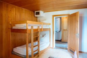 a bunk bed room with two bunk beds in it at Chalet Engihalde in Amden