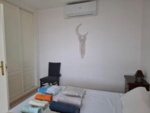 a bedroom with a bed with towels on it at Apartamento Playaluna in Almería +13 photos