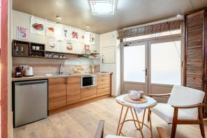 a kitchen with wooden cabinets and a table and chairs at Le Bain de Sakura - Hypercentre in Marseille +9 photos