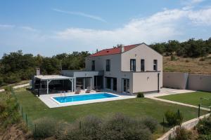 an aerial view of a house with a swimming pool at Vila Matak in Ražanac