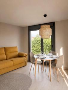 a living room with a table and a couch at Escolapios Centro in Monforte de Lemos +4 photos