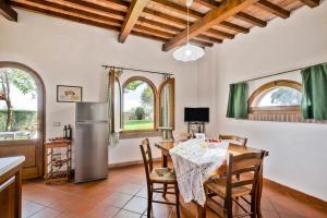 a kitchen and dining room with a table and chairs at Il Martellino in Follonica