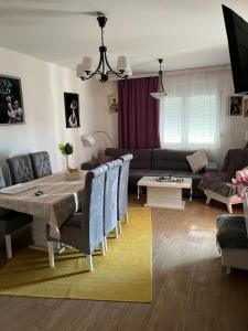 a living room with a table and a couch at Stan na dan Ub in Ub