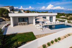 a villa with a swimming pool and a house at Villa Meritus in Gramače